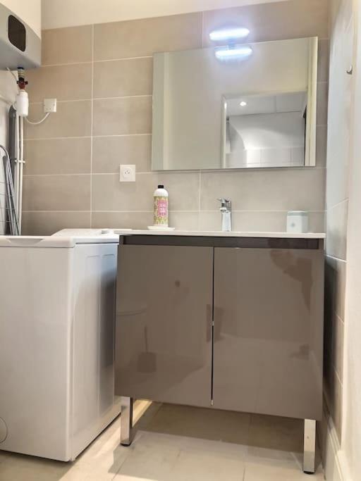 Appartement Elegant Et Confortable Cote Gare Ambérieu-en-Bugey Esterno foto